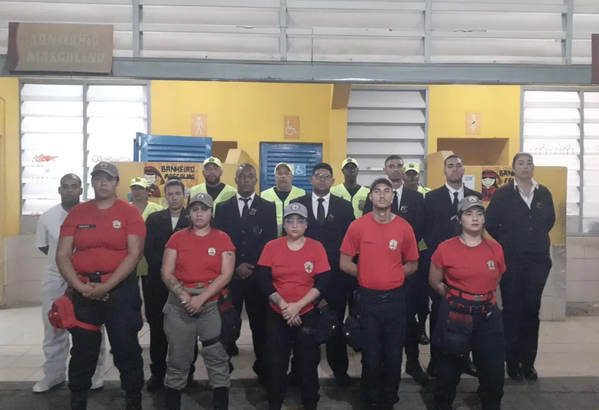 Equipe BIG FORCE de bombeiros civis e vigias em posto de serviço